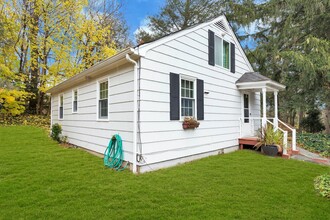 15A Cherry Ln in Glen Head, NY - Building Photo - Building Photo