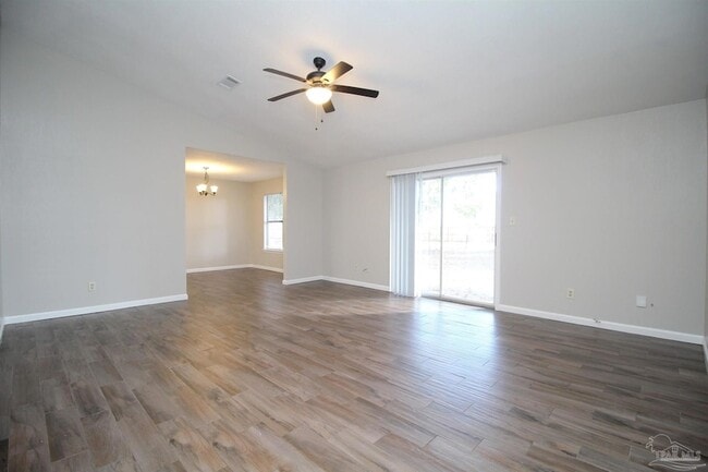 4929 Randee Cir in Pensacola, FL - Foto de edificio - Building Photo