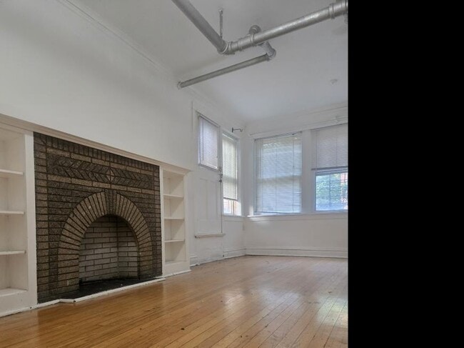 property at 858 N Hoyne Ave