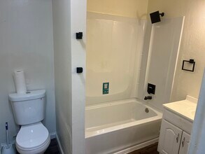 276 Northwoods Ave, Unit 282 in Manteca, CA - Building Photo - Building Photo