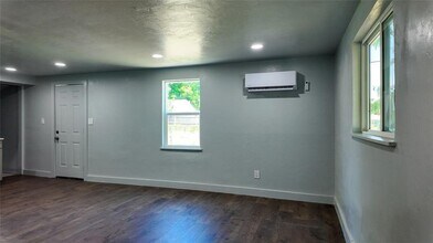 5717 S Francis Ave in Oklahoma City, OK - Building Photo - Building Photo