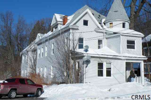 65 E Fulton St in Gloversville, NY - Foto de edificio