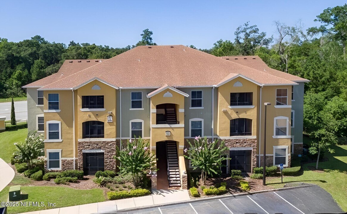 5617 Bowden Rd in Jacksonville, FL - Foto de edificio