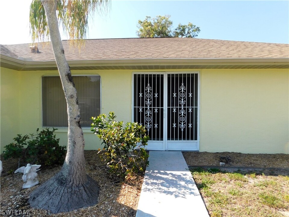 904 SE 18th St in Cape Coral, FL - Building Photo