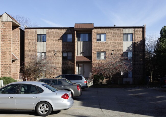 1381 E Ports O Call Dr in Palatine, IL - Foto de edificio - Building Photo