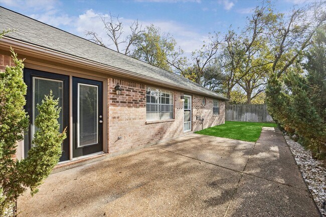 900 Eagle Lake Rd in Sealy, TX - Building Photo - Building Photo