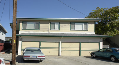 2770 Ganic St in Castro Valley, CA - Foto de edificio - Building Photo