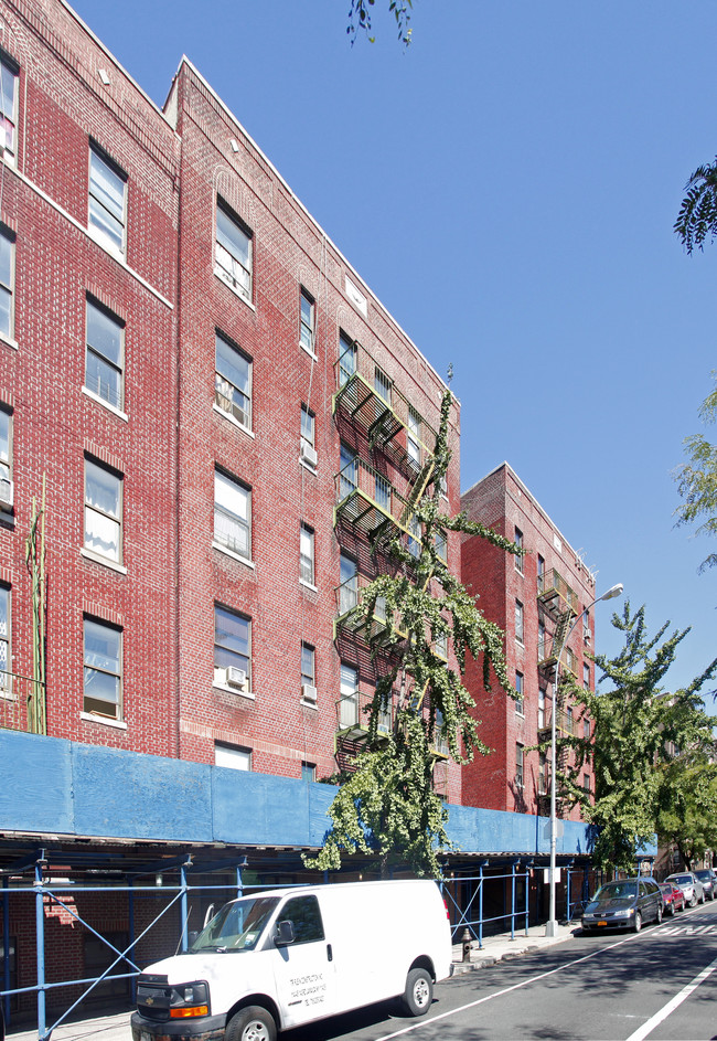 1671-1675 Bryant Ave in Bronx, NY - Foto de edificio - Building Photo