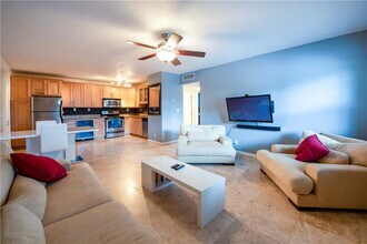 530 NE 15th Ave in Fort Lauderdale, FL - Building Photo - Building Photo