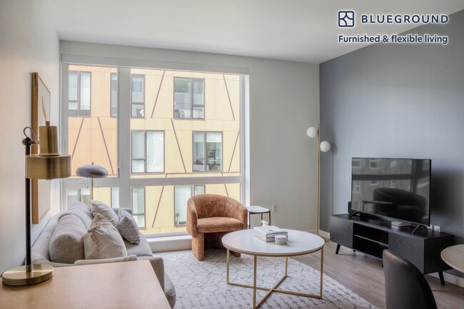 2401 S Jackson St, Unit SI FL5-ID642 in Seattle, WA - Foto de edificio - Building Photo