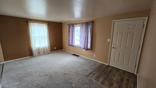 2525 W Francis Ave in Spokane, WA - Building Photo - Building Photo