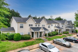 Griffith Commons in Winston-Salem, NC - Foto de edificio - Primary Photo