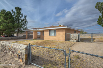 112 Romero Dr in Las Cruces, NM - Foto de edificio - Building Photo