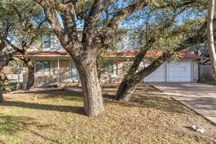 8401 Tecumseh Dr in Austin, TX - Building Photo