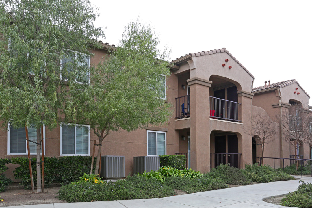 Avalon Family Apartments in Corcoran, CA - Foto de edificio