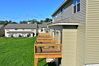 Eagle Creek Townhomes in Lee's Summit, MO - Building Photo - Building Photo