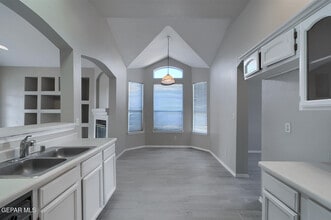 233 Lago Claro Dr in Horizon City, TX - Building Photo - Building Photo