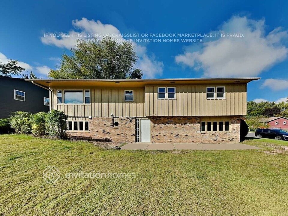 2000 Westview Dr in Hastings, MN - Building Photo