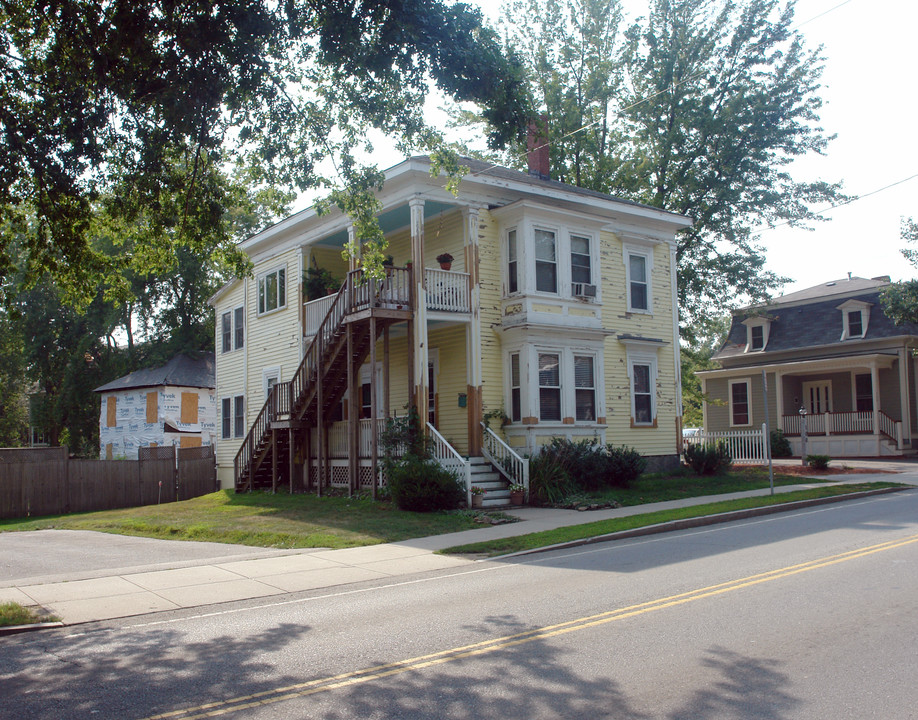 98 Central St in Ipswich, MA - Building Photo