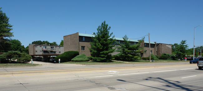 Sterling Arms Condominiums in Peoria, IL - Building Photo - Building Photo