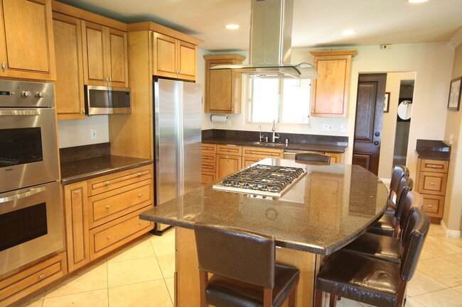 3247 Carnegie Way in San Diego, CA - Building Photo - Building Photo