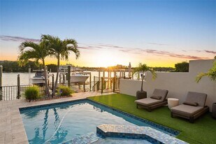 1123 Abbeys Way in Tampa, FL - Building Photo