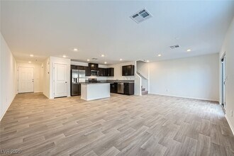 6005 Swift Lariat St in Las Vegas, NV - Building Photo - Building Photo