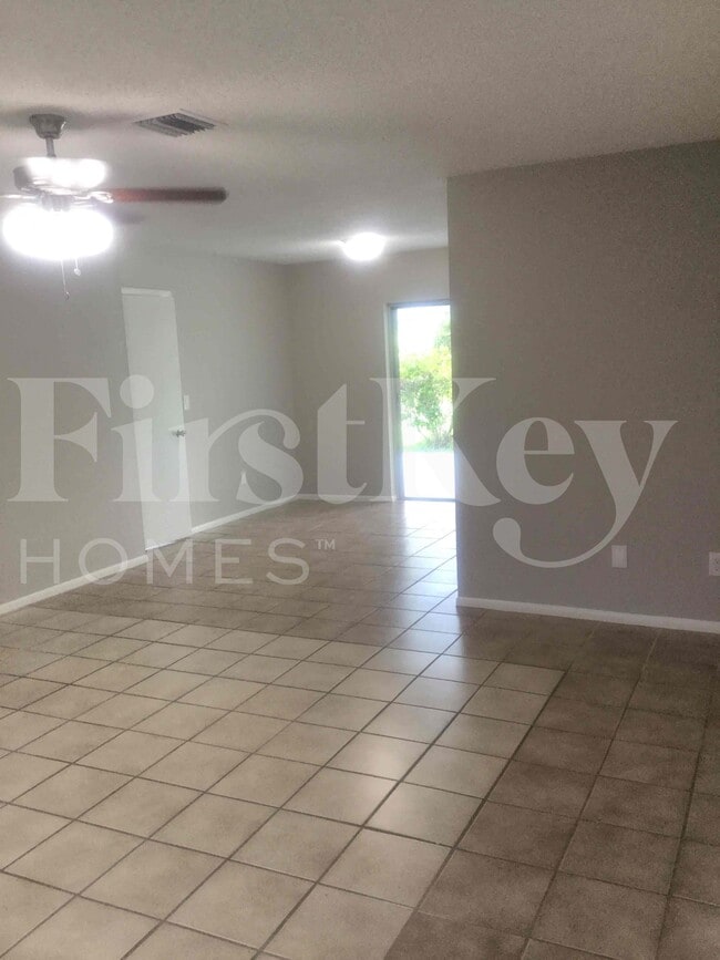 202 SW Reynolds Ave in Port St. Lucie, FL - Building Photo - Building Photo