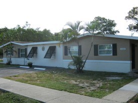 2370 Katherine St, Unit 1 in Ft. Myers, FL - Building Photo