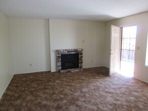 1025 W Perdew Ave in Ridgecrest, CA - Building Photo - Building Photo