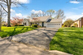2590 Brookwood Rd in Columbus, OH - Building Photo - Building Photo