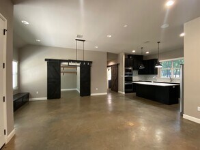 501 Monna Ct in Granbury, TX - Building Photo - Building Photo