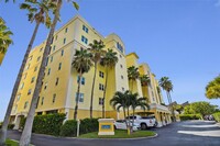 16750 Gulf Blvd in North Redington Beach, FL - Foto de edificio - Building Photo