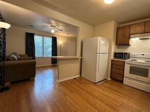 508 Montopolis Dr in Austin, TX - Building Photo - Building Photo