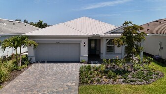 25569 Emerald Bnd Cir in Englewood, FL - Building Photo