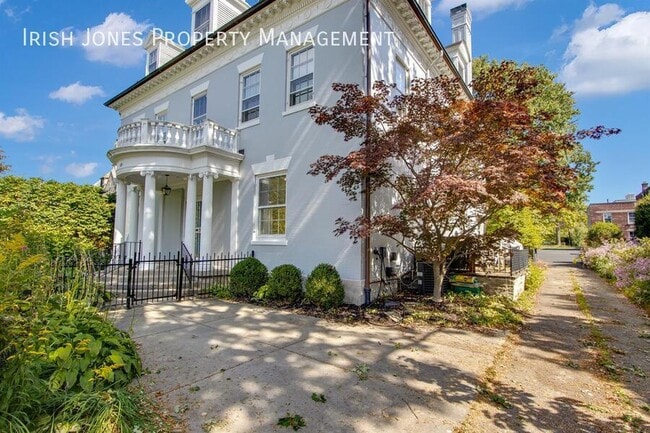 63 Oakland Pl in Buffalo, NY - Building Photo - Building Photo