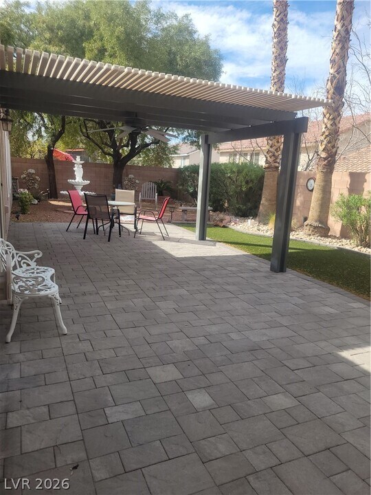 2726 Peekskill Ave in Henderson, NV - Building Photo