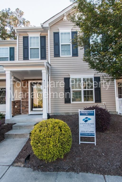 Room in Townhome on Ivy Wood Ln in Durham, NC - Foto de edificio - Building Photo