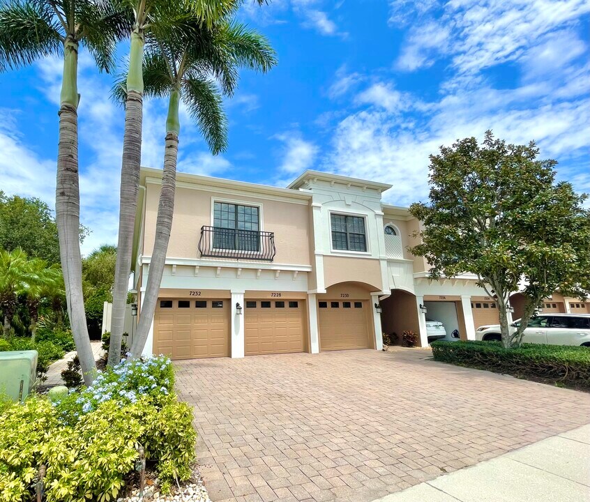 7230 Hamilton Rd in Bradenton, FL - Foto de edificio