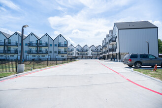 Greenville Townhomes in Waller, TX - Building Photo - Building Photo