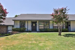 13616 Flagstone Ln in Dallas, TX - Building Photo