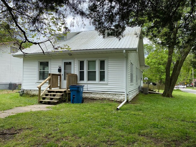 121 W Jackson St, Unit 121 W. Jackson Apt A in Pittsburg, KS - Building Photo - Building Photo