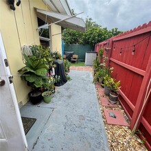 2526 McKinley St-Unit -2 in Hollywood, FL - Building Photo - Building Photo