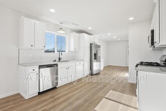804 Aztec Rd NW in Albuquerque, NM - Building Photo - Building Photo