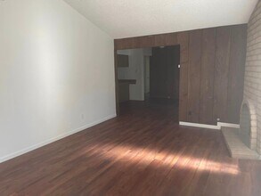 4973-4975 Summerwood Cir in Sacramento, CA - Foto de edificio - Building Photo