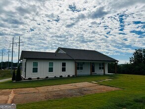 425 Smokey Rd in Newnan, GA - Building Photo - Building Photo