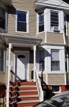 1011 Flora St in Elizabeth, NJ - Building Photo - Building Photo