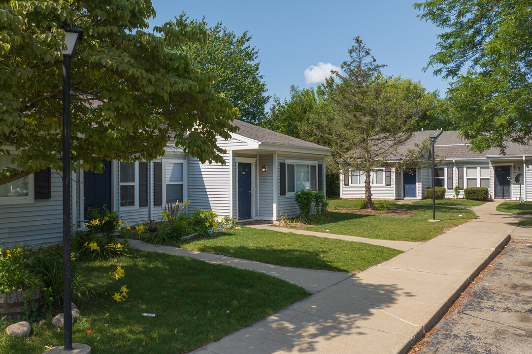 Parchment Pointe Townhomes in Parchment, MI - Building Photo