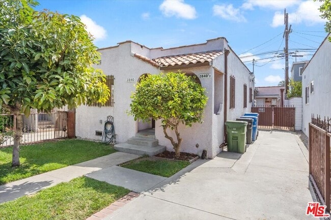2840 S Mansfield Ave in Los Angeles, CA - Building Photo - Building Photo