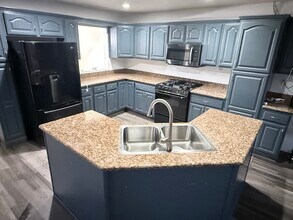 9625 Adoree St in Downey, CA - Foto de edificio - Building Photo